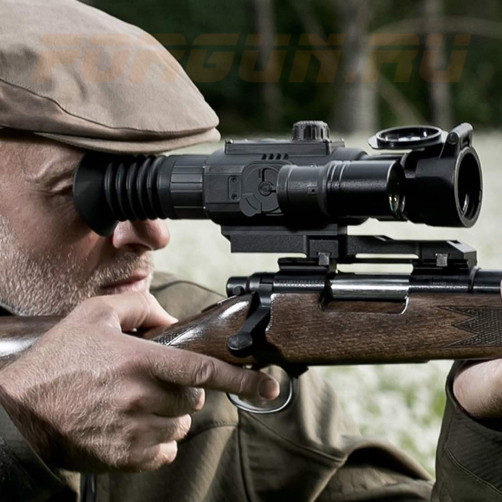Охотник с прицелом ночного видения Yukon Sightline N455S на винтовке