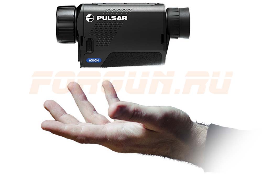 Тепловизионный монокуляр Pulsar Axion XM30S и рука